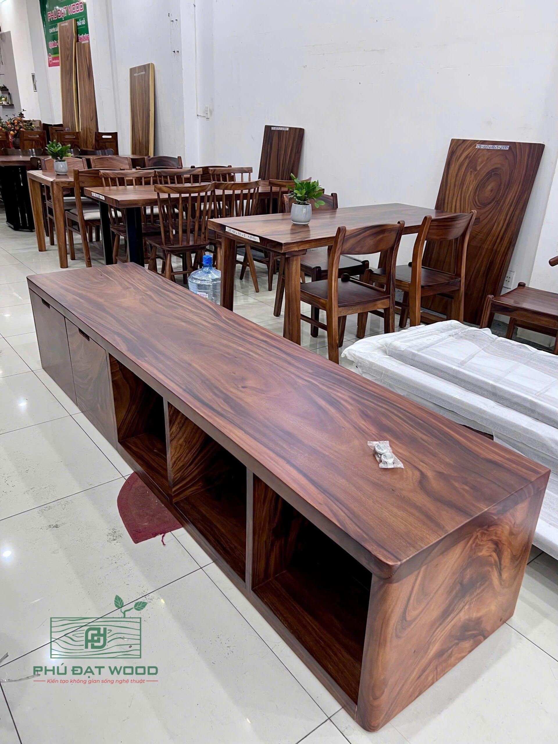 Tủ Kệ Gỗ Me Tây Đa Năng 254x59x50cm Tủ Kệ Gỗ Me Tây Đa Năng 254x59x50cm