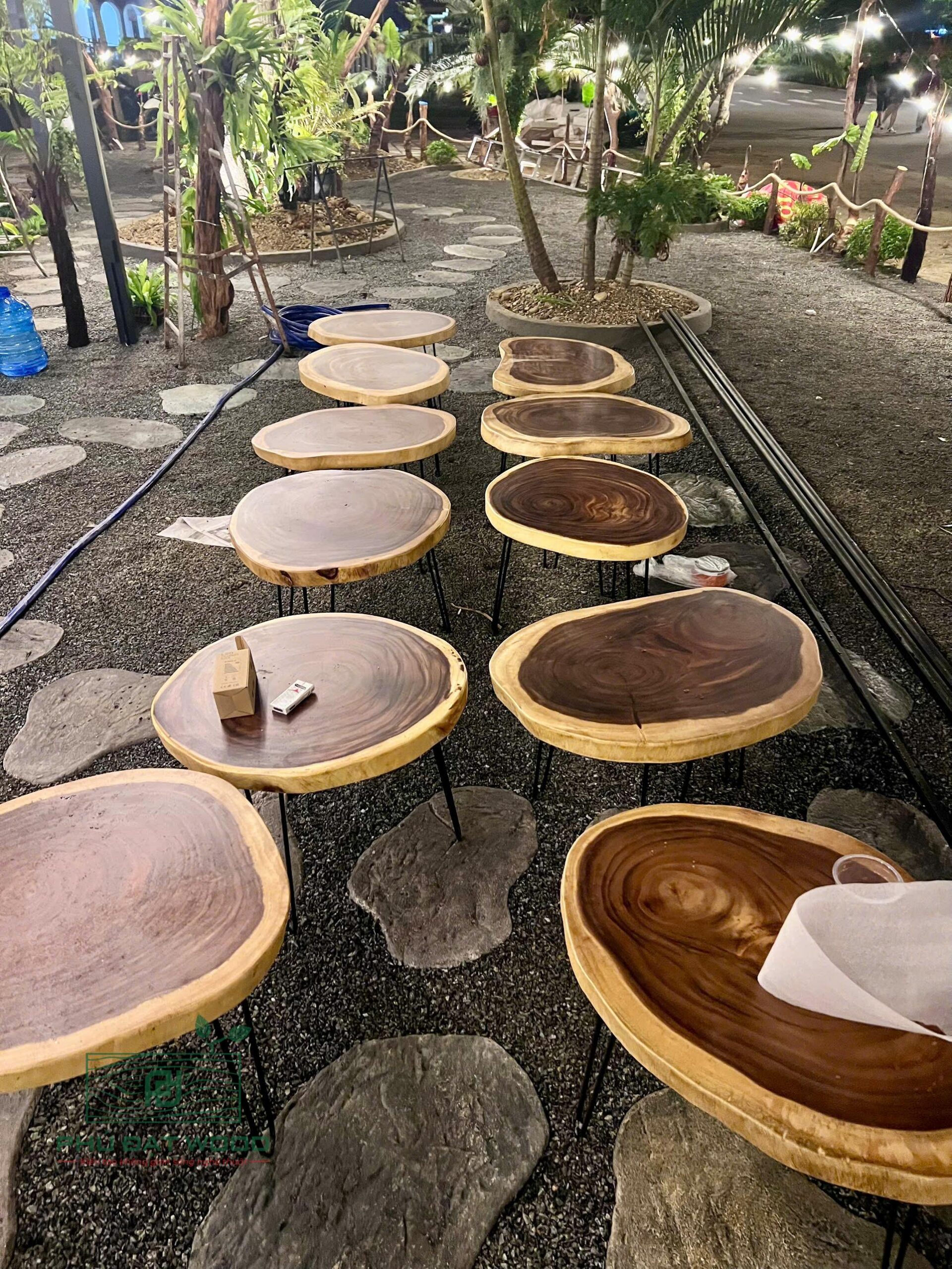 Mẫu bàn Cafe sân vườn gỗ tự nhiên gỗ me tây