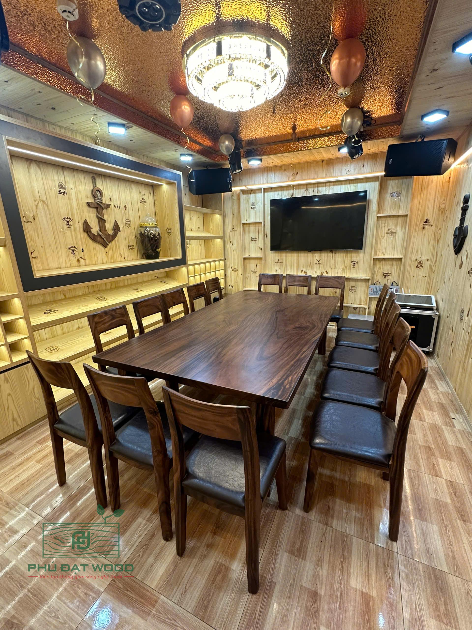 bàn gỗ tự nhiên cho nhà hàng