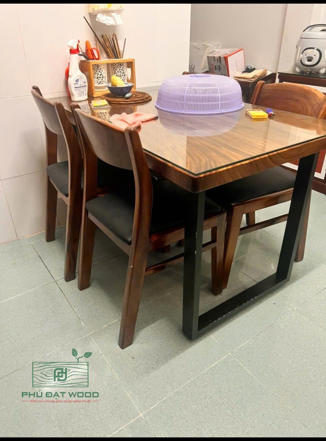 bàn ăn 4 ghế gỗ me tây