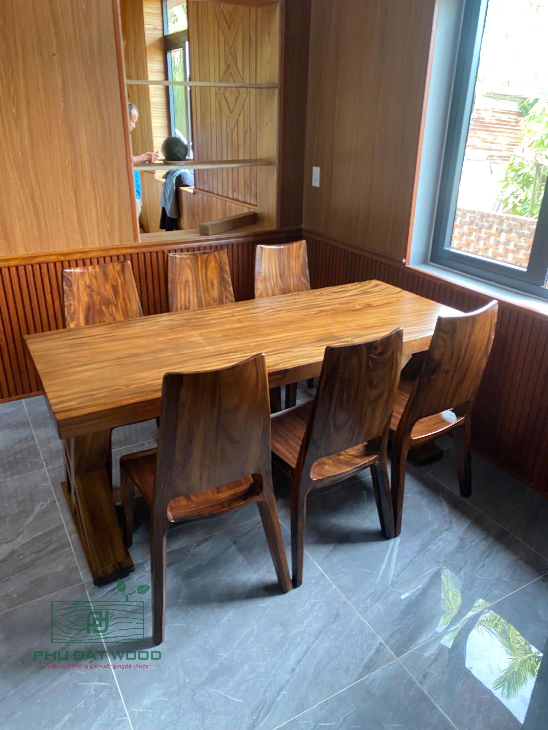 Bộ bàn ăn gỗ me tây thiết kế – Sang trọng, hiện đại