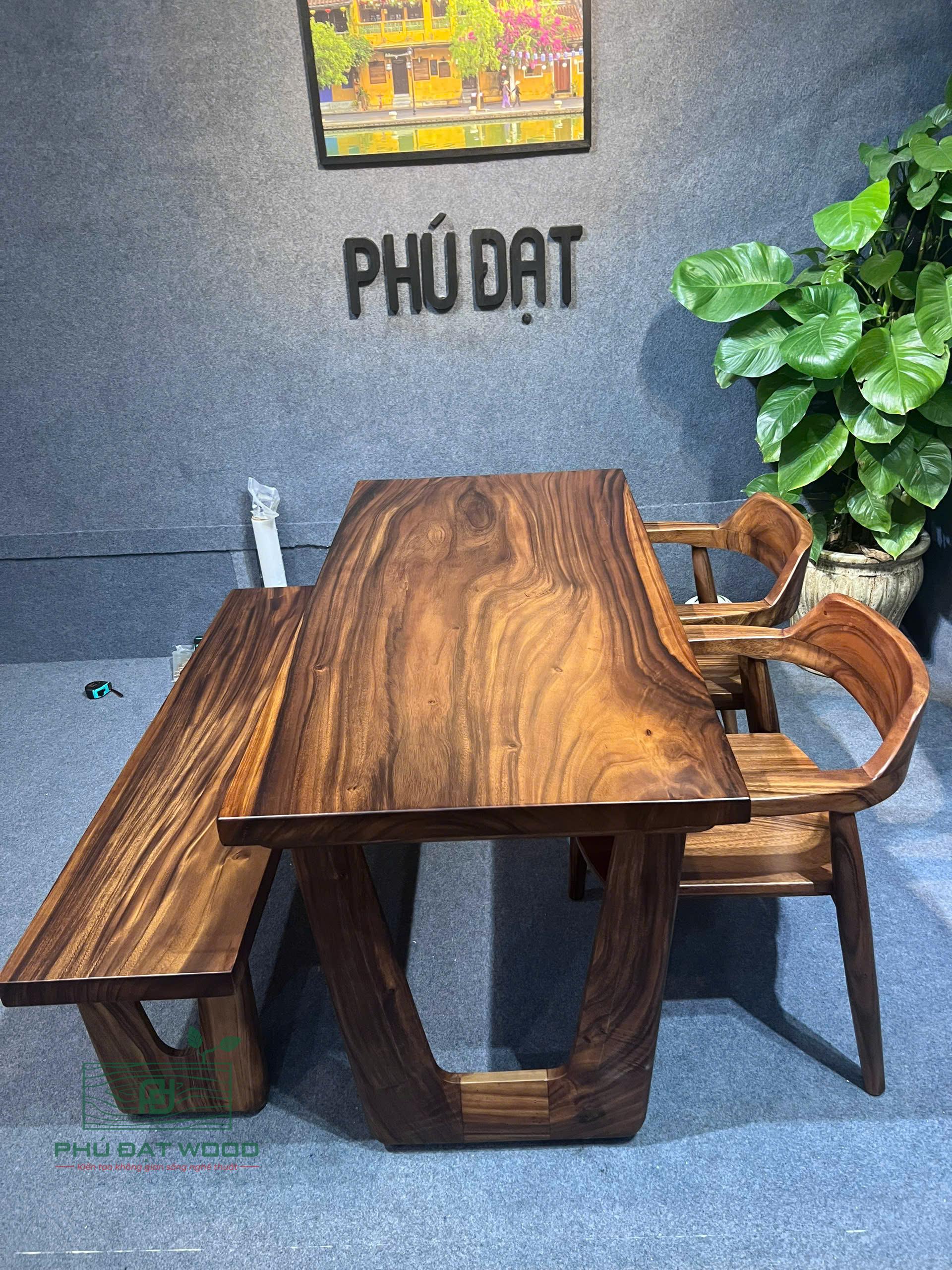 Bộ bàn ăn gỗ me tây thiết kế – Sang trọng, hiện đại
